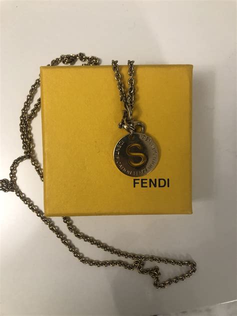 collana con iniziale nome fendi|Collane con nome .